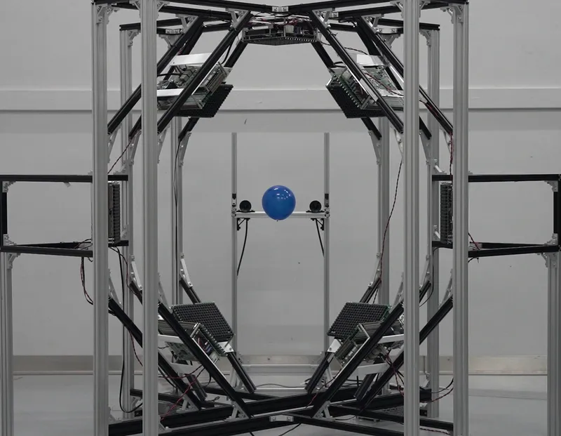 空中超音波フェーズドアレイのセンサ・フィードバック駆動による軽量物体の3次元位置制御