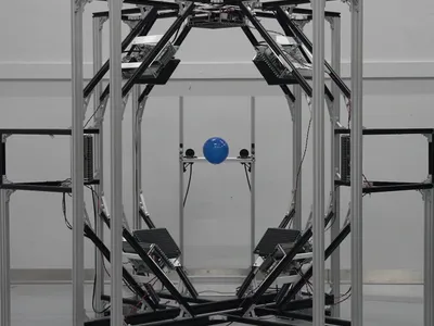 空中超音波フェーズドアレイのセンサ・フィードバック駆動による軽量物体の3次元位置制御